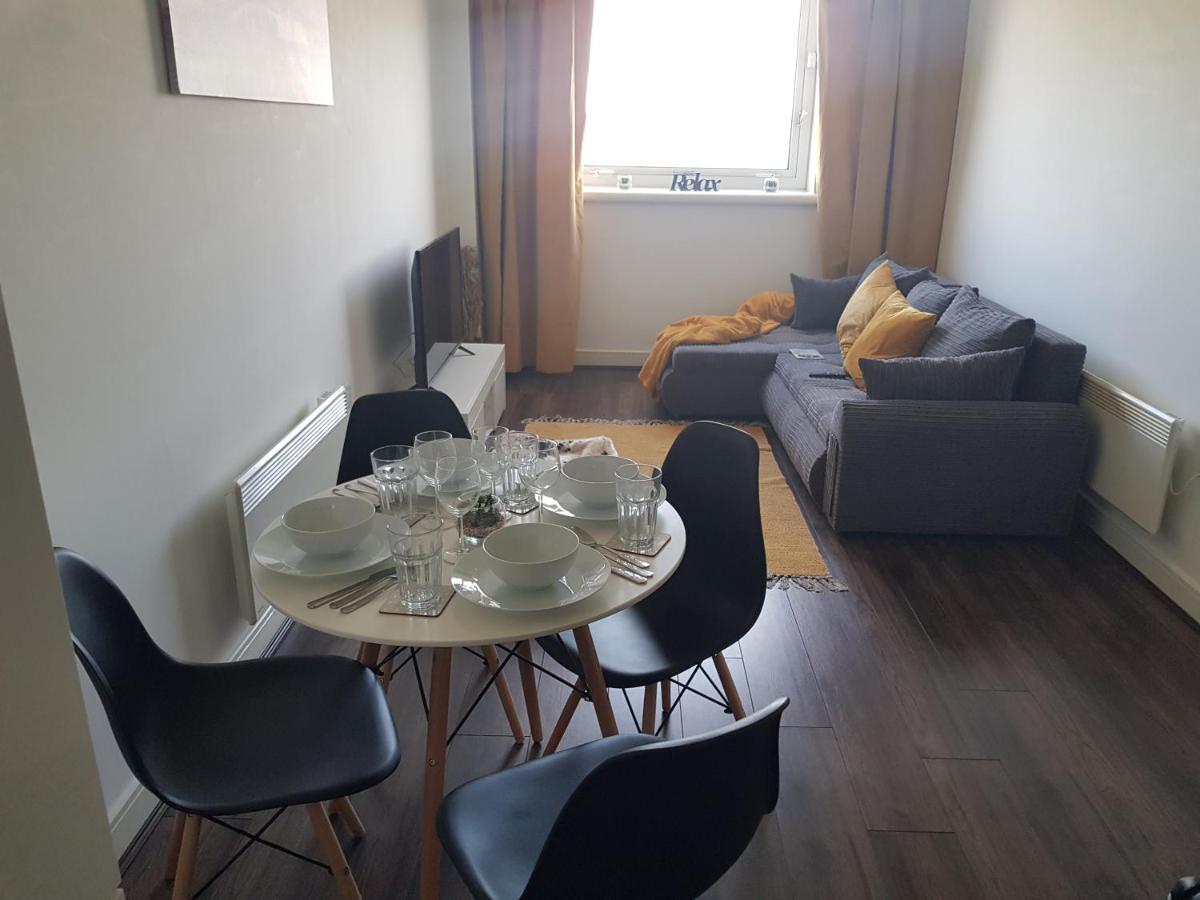 Spacious 1 Bed Relocation Apartment Free Parking, Brierley Hill Exteriör bild