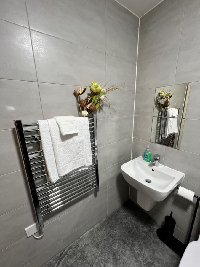 Spacious 1 Bed Relocation Apartment Free Parking, Brierley Hill Exteriör bild