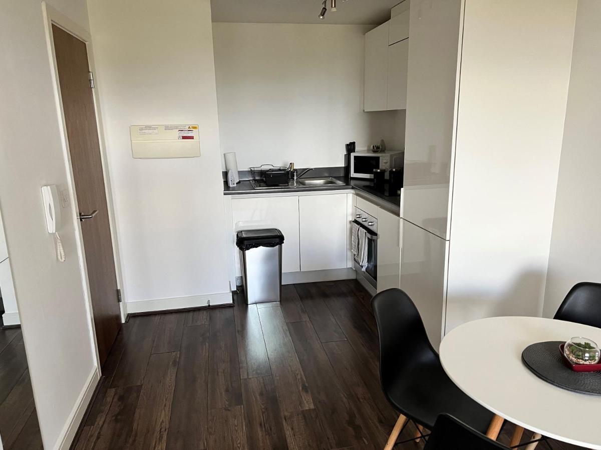Spacious 1 Bed Relocation Apartment Free Parking, Brierley Hill Exteriör bild