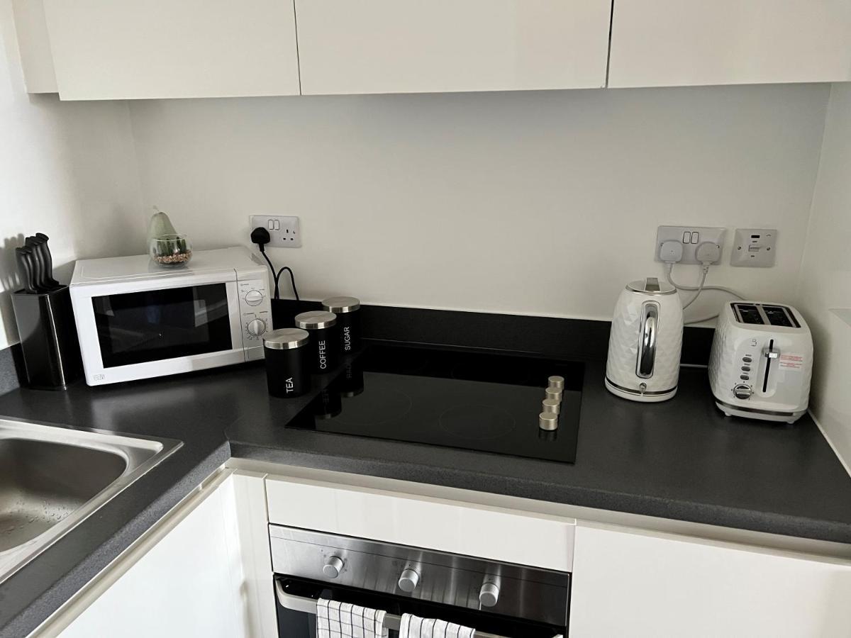 Spacious 1 Bed Relocation Apartment Free Parking, Brierley Hill Exteriör bild