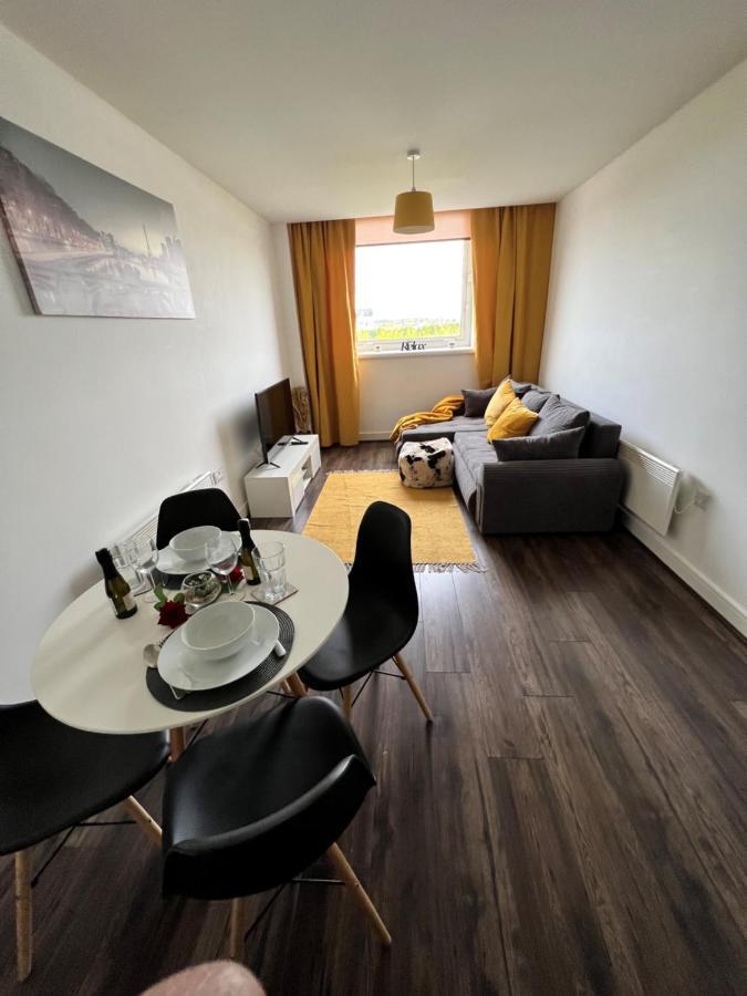 Spacious 1 Bed Relocation Apartment Free Parking, Brierley Hill Exteriör bild