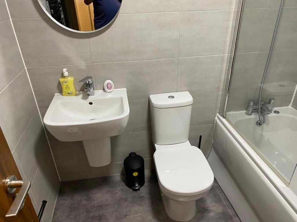 Spacious 1 Bed Relocation Apartment Free Parking, Brierley Hill Exteriör bild