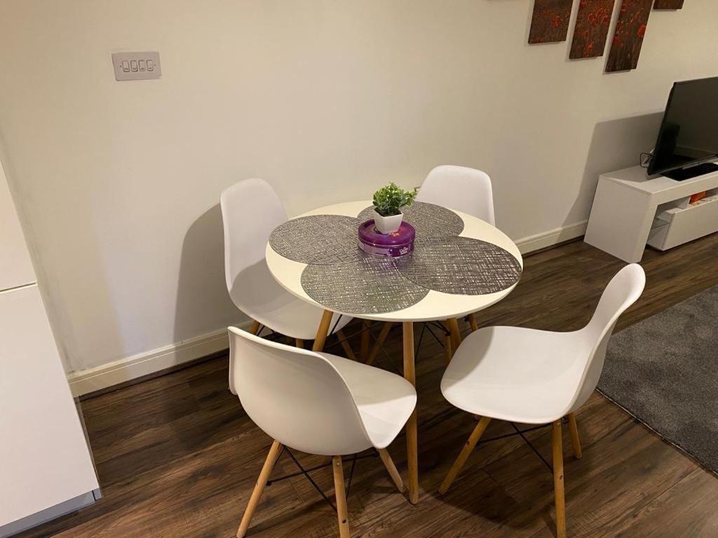Spacious 1 Bed Relocation Apartment Free Parking, Brierley Hill Exteriör bild