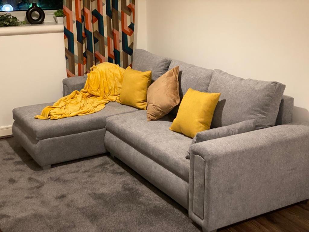 Spacious 1 Bed Relocation Apartment Free Parking, Brierley Hill Exteriör bild