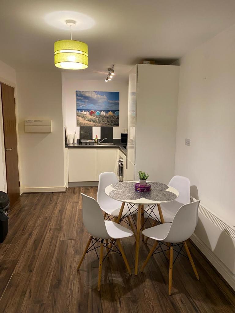 Spacious 1 Bed Relocation Apartment Free Parking, Brierley Hill Exteriör bild