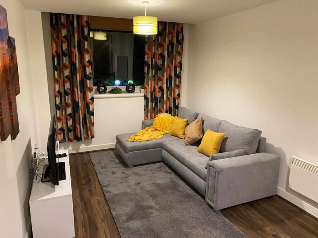 Spacious 1 Bed Relocation Apartment Free Parking, Brierley Hill Exteriör bild